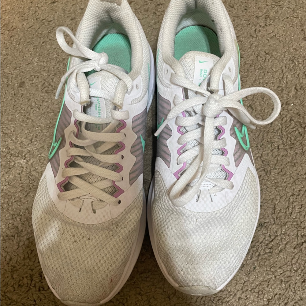 Well Loved Nike Sneakers Size 7